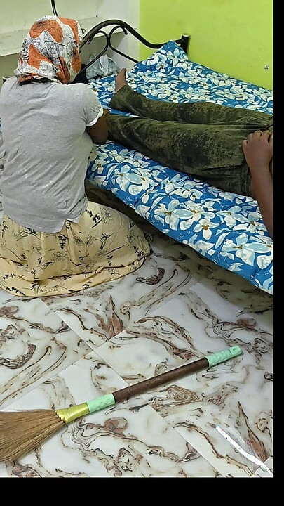 Pemberi pinjaman menikmati dengan istrinya karena tidak memberikan uang yang tidak terobati