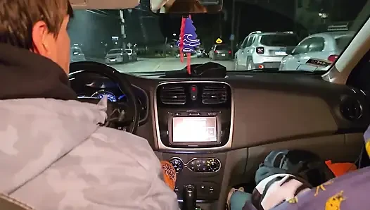Schmutzige schlampen lutschen schwanz im Uber vor der party! Klopfen, klopfen