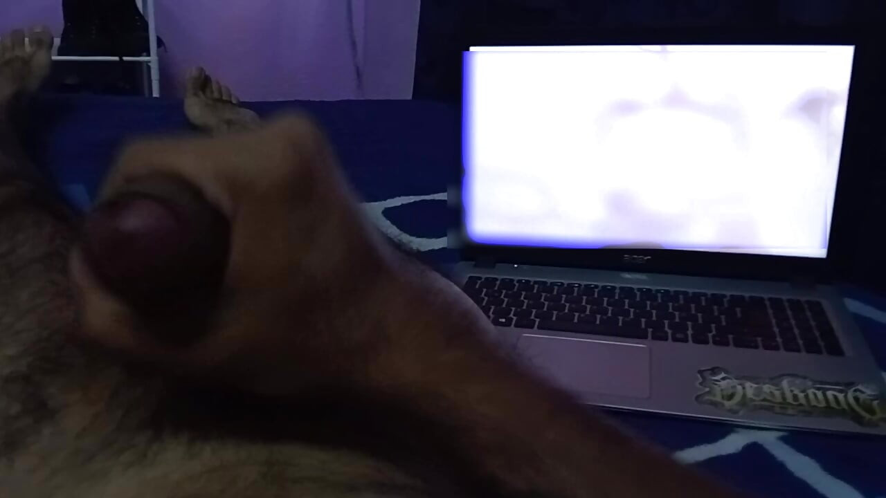 Den generte otaku-dreng onanerer efter skole til hentai og kommer hårdt