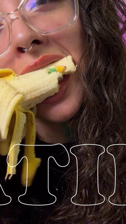 Ik vond een shrunken man tussen mijn fruit; Ik bebeukte hem