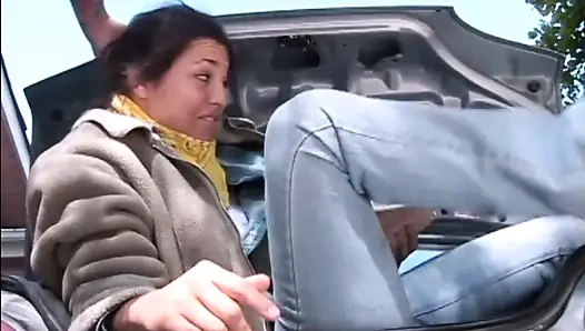 Heiße sexy latina nimmt einen großen harten schwanz von hinten