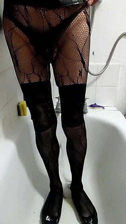 pissing in fishnets