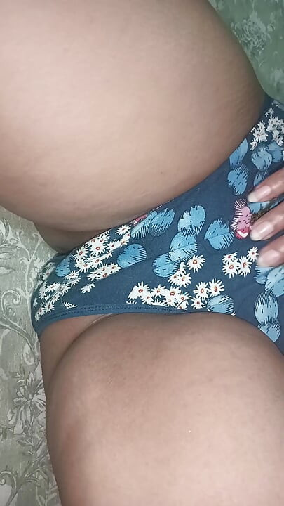 嫂子插手指插進去