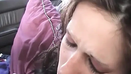 Violet Skyy сосет хороший член