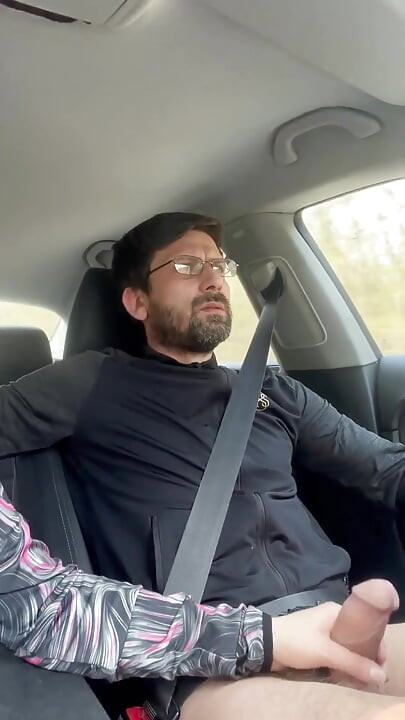 彼女は待ちきれなかった - 運転中のミルフのフェラチオと手コキ - 公車でのセックス キングヨルダノフ
