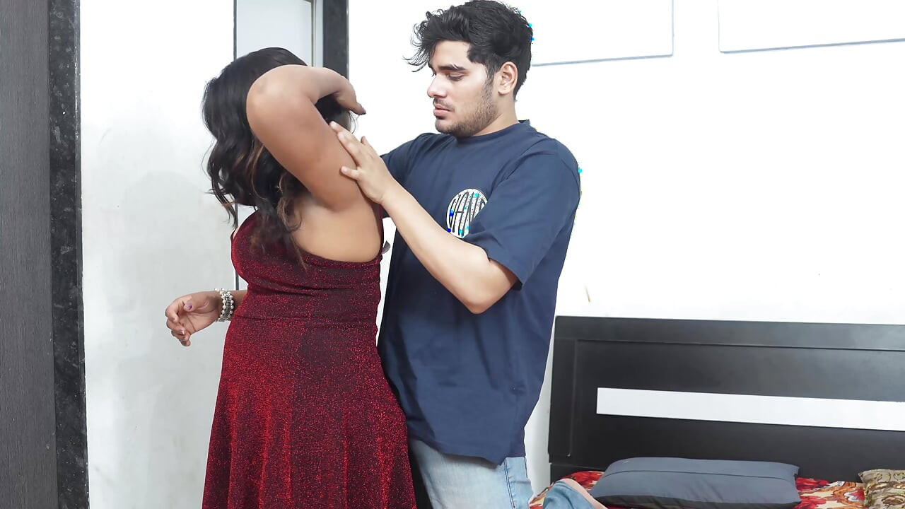 Desi Beautiful Bhabhi Waiting For Delevery Boy For sex very Hardcore Sex with Clear Hindi Aodio