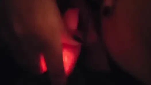 Milf bermain hingga orgasme yang keras