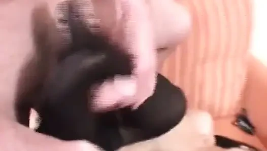 Pembantu jerman dengan memek berbulu ini suka banget dientot sama kontol besar