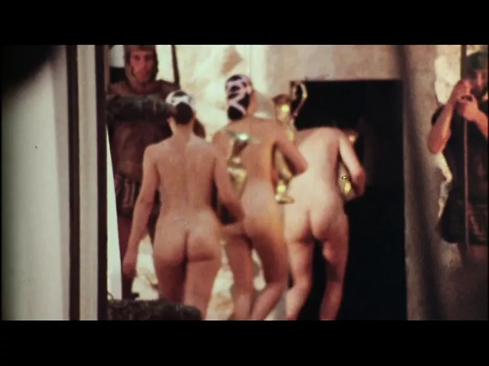 Caligula 套装 - 意大利裸露的屁股