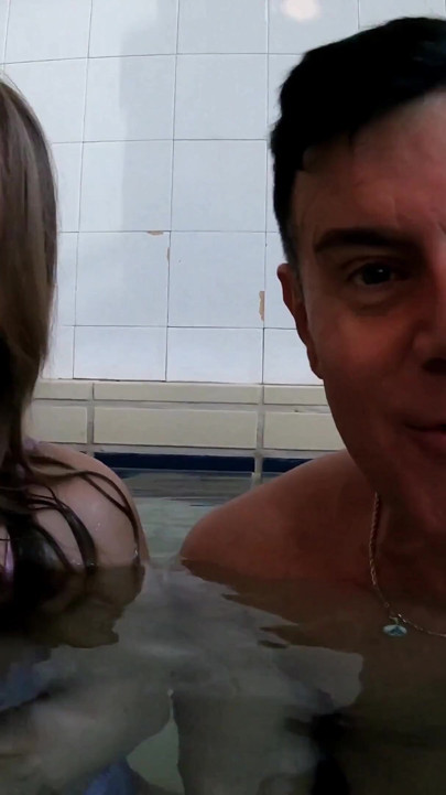 SAUNA transforma Sia Sibéria em demônio hardcore de gozada interna