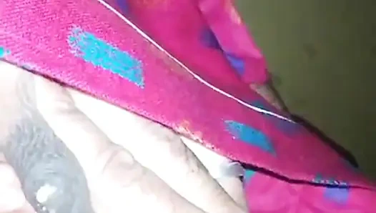 Saftige möpse, milch mit desi-ehefrau bloßgestellt