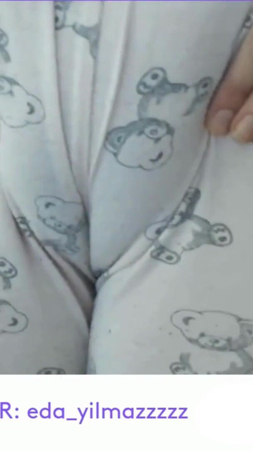 CAMELTOE- SWOLLEN PUSSY- RUBBING PUSSY WITH PAJAMA | Clip 1