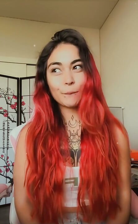 Hayat güncellemesi omg, değerli ayaklarımı iyileştirirken benimle çıplak lol