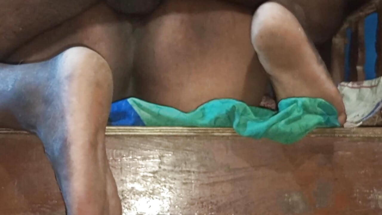 嫂子的小叔子享受著幹她