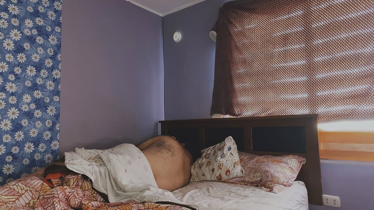 Minha enteada entrou na minha cama e acabamos fodendo com força