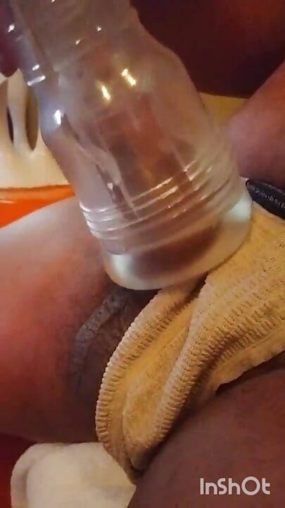 Caresse et insémination de ma glace Fleshlight dans un jockstrap