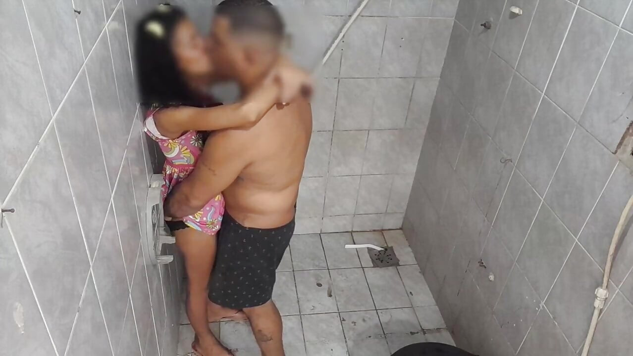 Stepdaughter with a Beautiful and Large Butt Thanks Her Stepdad for the New 100% Anal Dress