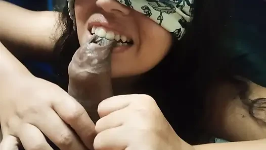 Meine stiefschwester ist süchtig danach, meinen penis zu lutschen, sie gibt mir nicht einmal eine Pause, wenn ich diese Videos bearbeite.