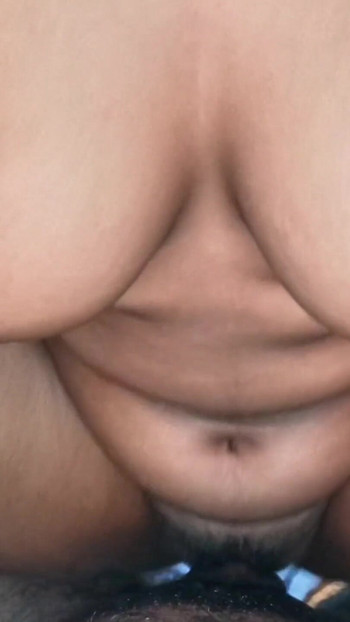 Teman wanita saya menghisap zakar besar saya dan kemudian saya mengongkek isteri saya dengan keras dan dia malam bahagian2 | Klip 1