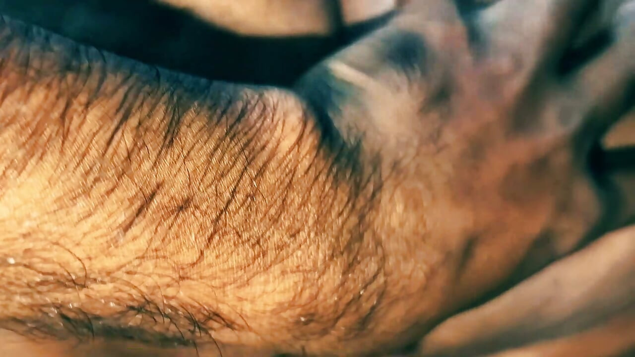 Pel pelai ka maja lete huye pati patni.