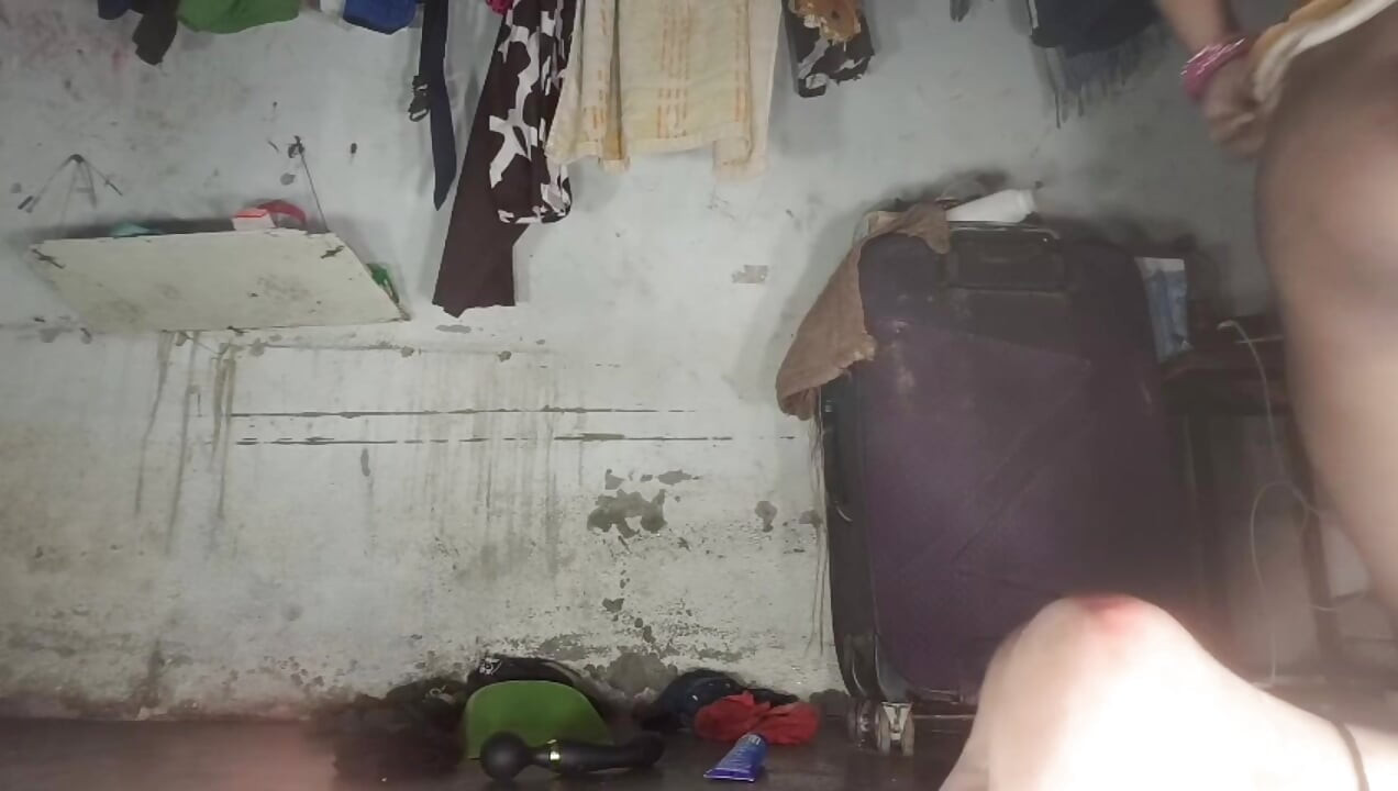 Poniendo un consolador en el culo de una virgen, si no tienes pene, entonces audio hindi
