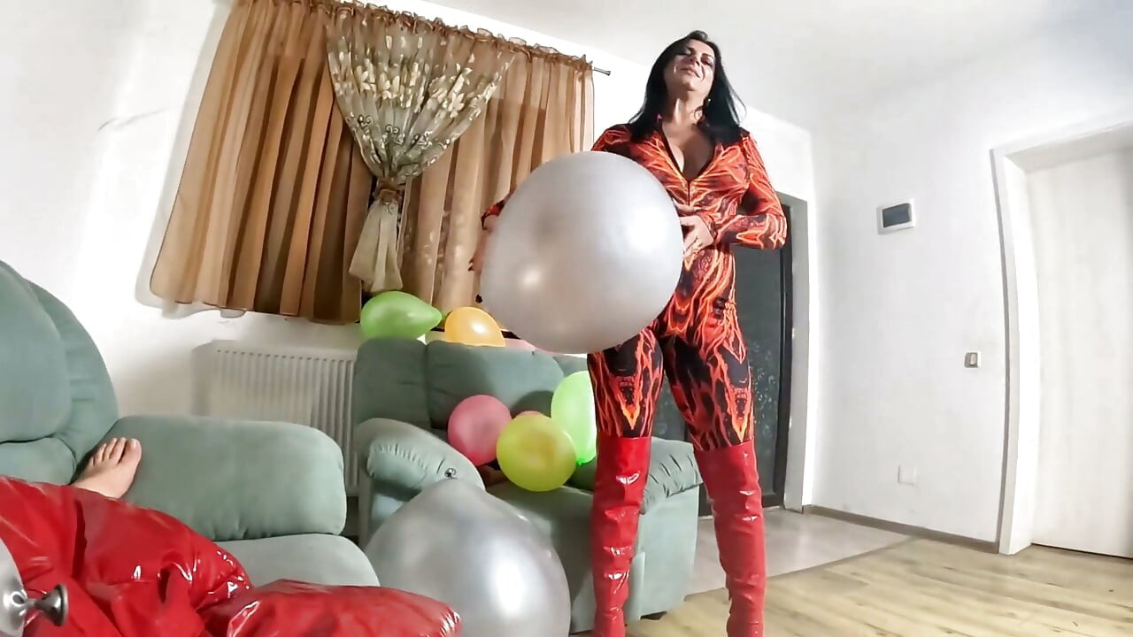 haavi laal daunjaiket milf(chodne laayak mammi) ka gubbara apmaan. asaphal irekshan, bare dildo ki savaari aur poping