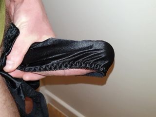 Lavoro M8 scopa il mio tassello perizoma in raso della mia fidanzata prima che lo indossi