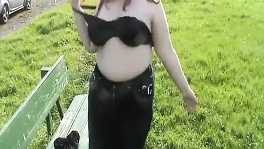 Topless di udara segar