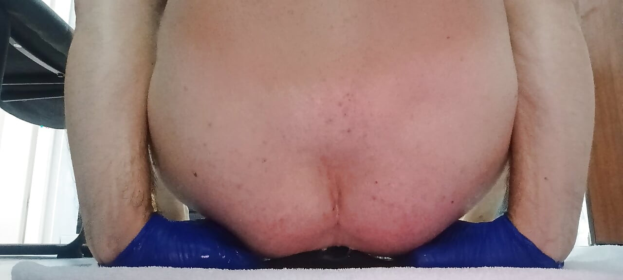 The joy of the juicy ass receiving a big tunnel in it!