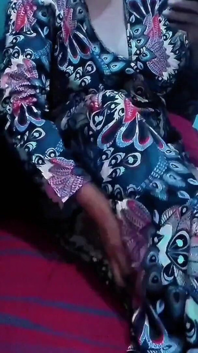 Adik tiri muslim dengan memek berbulu ngeliat abang tirinya lagi bugil dan lanjut ngentot memeknya | Clip 1