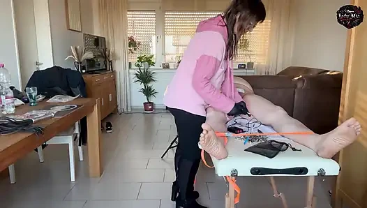 DomLady Mia SlaveOfM Hell of Pain Peitschen CBT und Schwanzstrafe mit Strom und fiesen Klammern - Teil 7