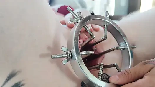 Pantatku dihabisin sama dilator anal sama istri sahabatku sendiri!