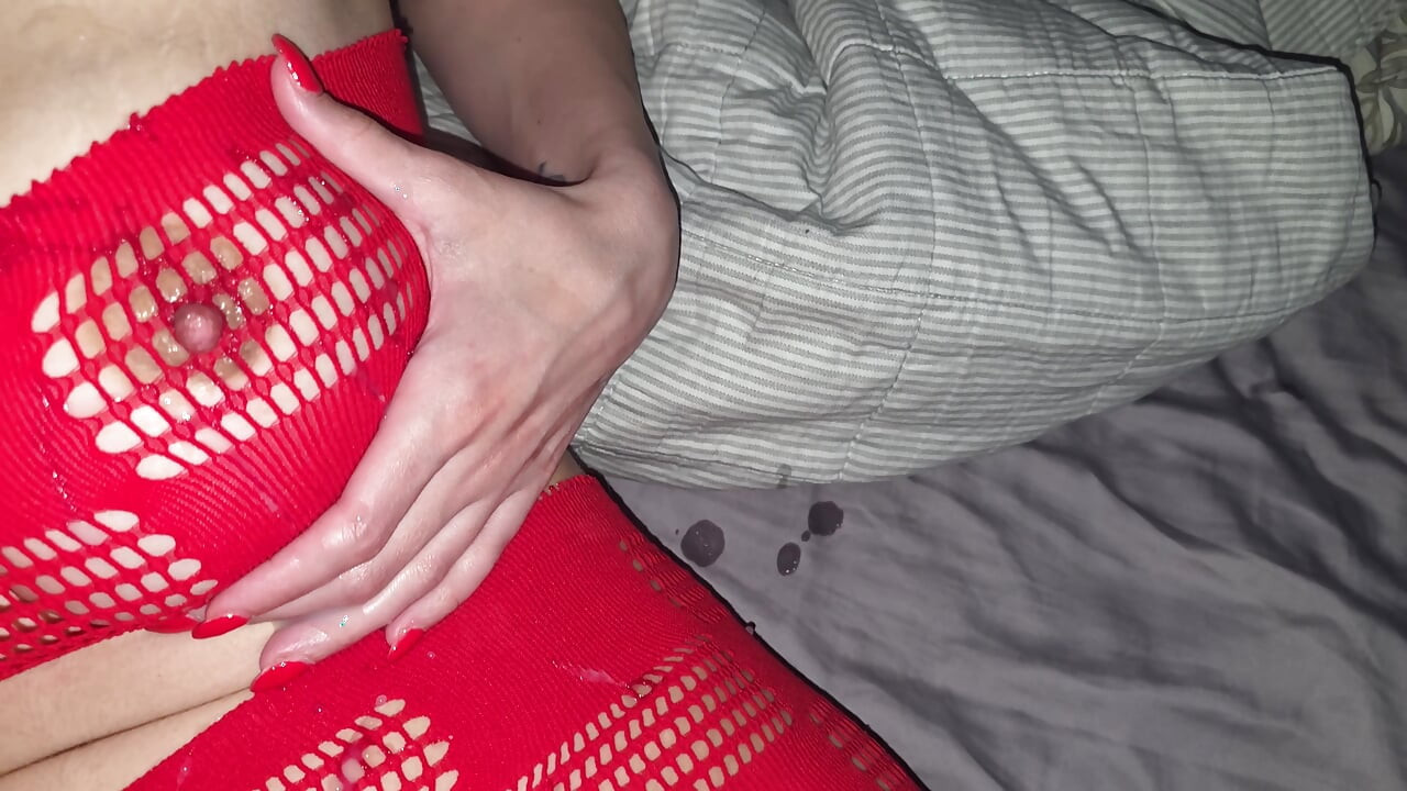 Big boobs wife gives me amazing blowjob before bed, huge cumshot!