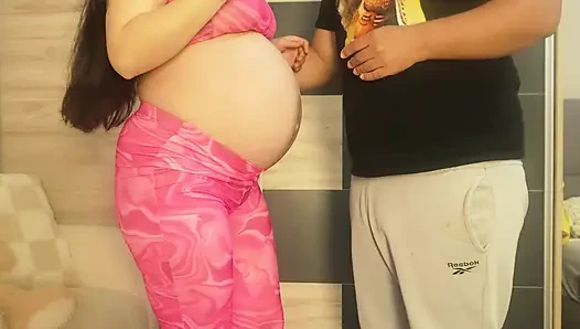 Heiße indische stiefschwester in engen leggings, dicker arsch, tiefe kehle, intensiver pOV-creampie