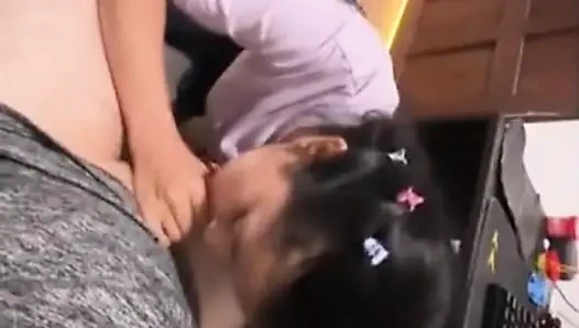 Çok azgın üvey kız kardeşimi sikiyorum