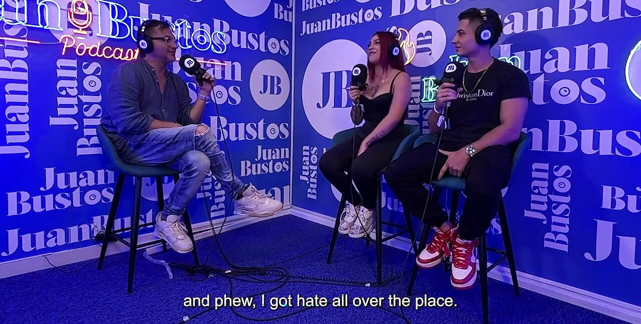 Juan bustos podcast'inde bir şovda sert seks fantezisini gerçekleştiriyor- onlyrulo ve kaeelen garcia