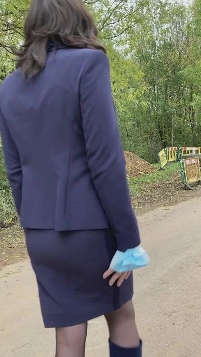 Seksi iş etekli takım elbise