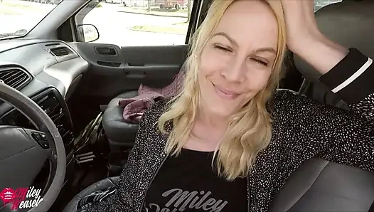 Versaute Blondine Lässt Sich Den Arsch Beim Autowaschen Besamen