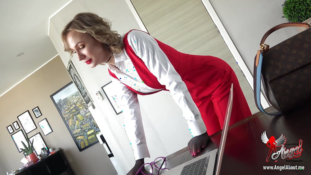 685 Ea arată cu siguranță ca o femeie pe prowl