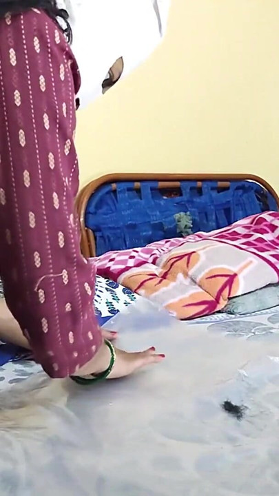 Desi puspa Village esposa raspando buceta, meu amigo esposa quarto eu vi buceta raspada | Clipe 3
