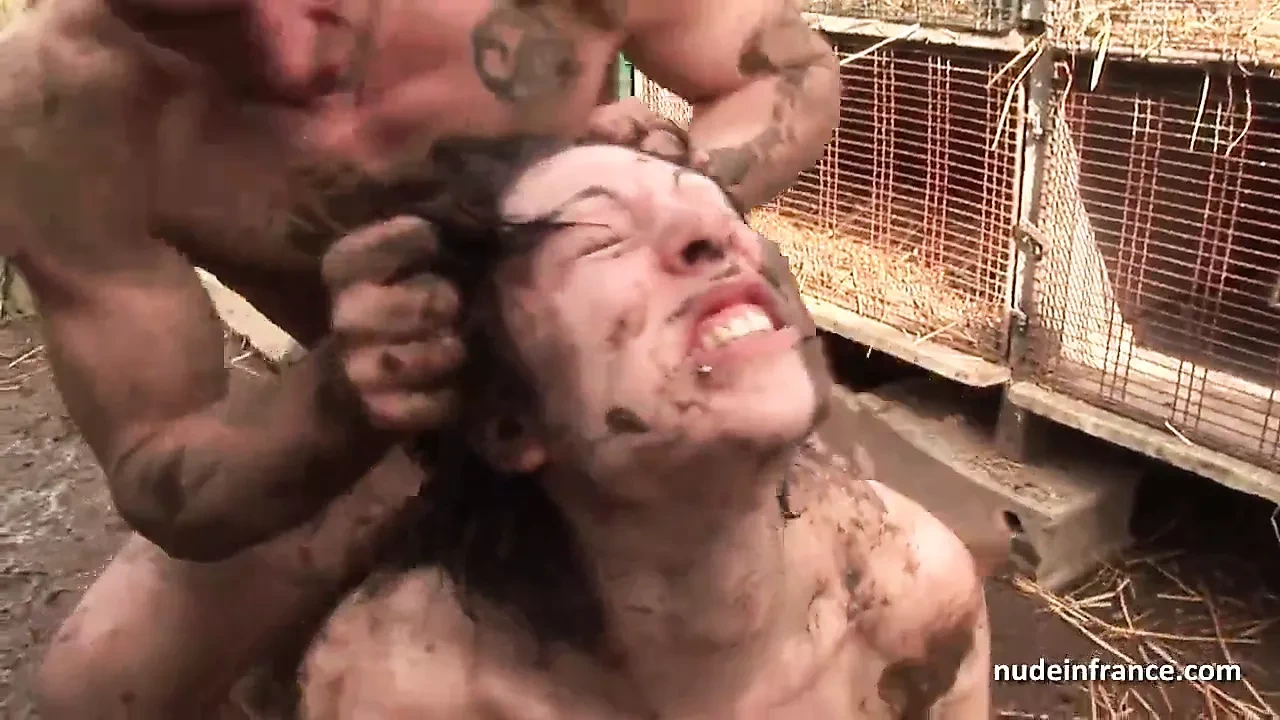 肮脏的年轻业余黑发屁股性交户外