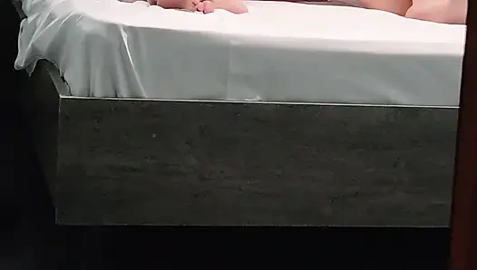 Застукали в деле? Нет, мой муж на улице, снимает каждую секунду