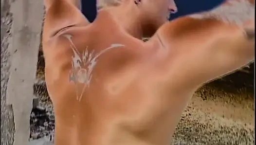 Blonde MILF wird von seinem freund im wald gefickt