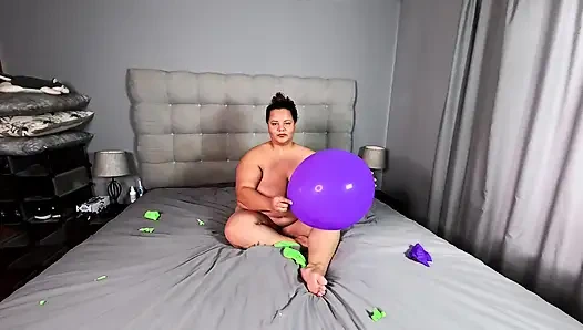 Fetish muncul balon besar wanita cantik besar