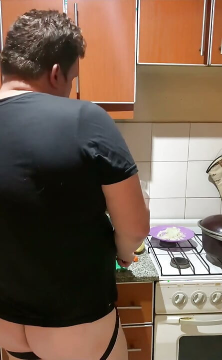 I like to cook and to cum