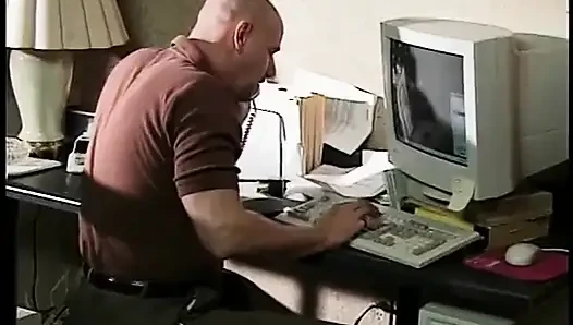 Abgeschlepptes teenie neben einem whirlpool geritten