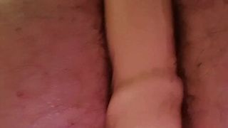 Taquinage anal en solo
