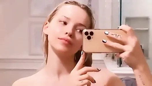 Dove Cameron, selfie dans le miroir