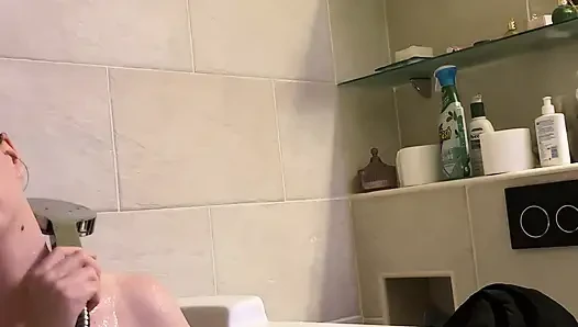 Große Titten Und Harte Nippel