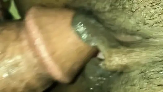 Islak sulu amcığı sikiyor